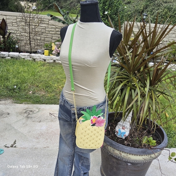 NWT YELLOW BETSEY JOHNSON "PINEAPPLE" KITSCH CROSSBODY - Picture 4 of 6